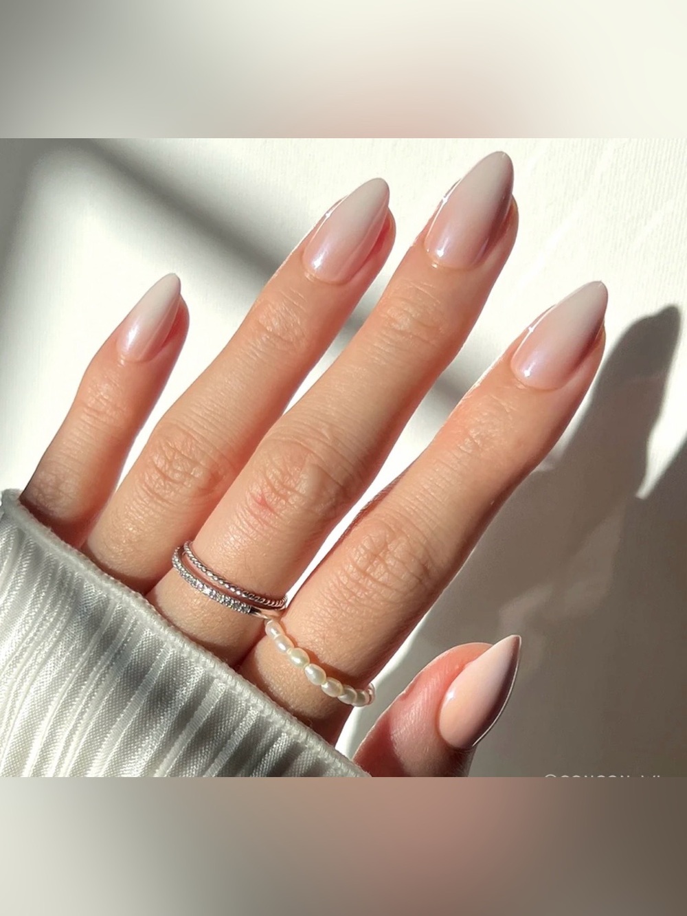 Glamnetic Short Almond Sheer Shimmery Nude Pink Subtle Ombre Glue On Nails